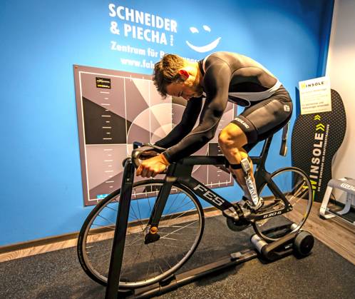 Paris 2024, track cycling, Stefan Bötticher has his racing bike finalised in Offenbach