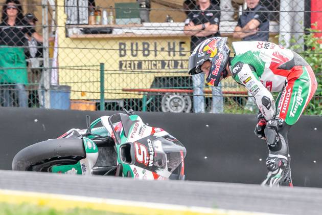 Hohenstein, Germany 05 07 July 2024 MotoGP Sachsenring Germany 2024 In the picture Johann Zarco FRA inspects his bike after the crash Copyright: xFotostandx xNachtigallx