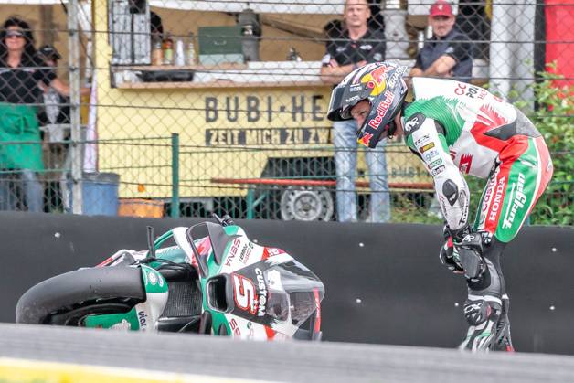 Hohenstein, Germany 05 07 July 2024 MotoGP Sachsenring Germany 2024 In the picture Johann Zarco FRA inspects his bike after the crash Copyright: xFotostandx xNachtigallx