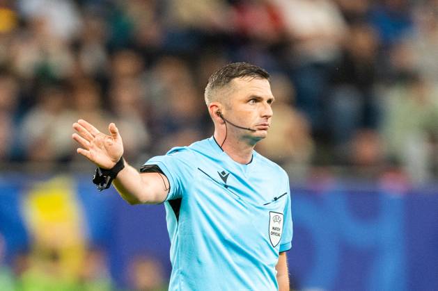 Portugal v France, UEFA EURO, EM, Europameisterschaft,Fussball 2024, Hamburg, Germany Hamburg, Germany. 05th, July 2024. Referee Michael Oliver seen during the UEFA Euro 2024 quarter final match between Portugal and France at Volksparkstadion in Hamburg. Hamburg Germany Copyright: xGonzalesxPhoto FrederikkexJensenx