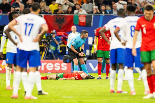 Portugal v France, UEFA EURO, EM, Europameisterschaft,Fussball 2024, Hamburg, Germany Hamburg, Germany. 05th, July 2024. Referee Michael Oliver seen during the UEFA Euro 2024 quarter final match between Portugal and France at Volksparkstadion in Hamburg. Hamburg Germany Copyright: xGonzalesxPhoto FrederikkexJensenx