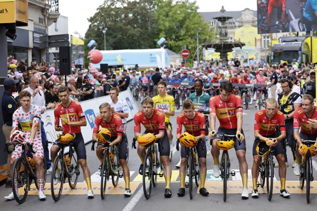 Cycling, Tour de France, 9th stage, commemoration of Andre Drege, who died in an accident