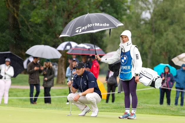 Martin Kaymer GER reading the putting line, Martin Kaymers caddy, his wife Irene Scholz, BMW International Open 2024, Golf, DP World Tour, Men, Final, 07 07 2024 Moosinning Bavaria Germany Copyright: xkolbert-press ChristianxKolbertx