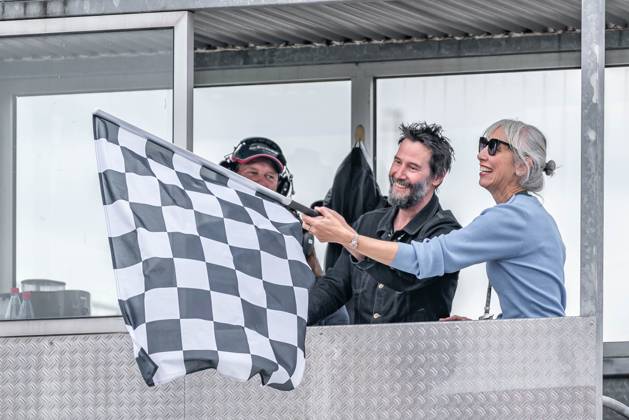 Hohenstein, Germany 05 07 July 2024 MotoGP Sachsenring Germany 2024 Pictured Keanu Reeves waving the chequered flag with his wife Copyright: xFotostandx xNachtigallx