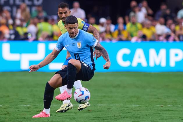 RECORD DATE NOT STATED Copa America USA 2024 Uruguay (4p) 0-0 (2p) Brazil - Quarter-final Danilo (L) of Brazil fights for the ball with Maximiliano Araujo (R) of Uruguay during the CONMEBOL Copa America 2024 Quarter-final match between Uruguay and Brazil, at Allegiant Stadium, on July 06, 2024 in Las Vegas, Nevada, United States. LAS VEGAS NEVADA UNITED STATES Copyright: xJONATHANxDUENASx 20240706200914_CA_QF_2024_URU_BRA_ARAUJO78