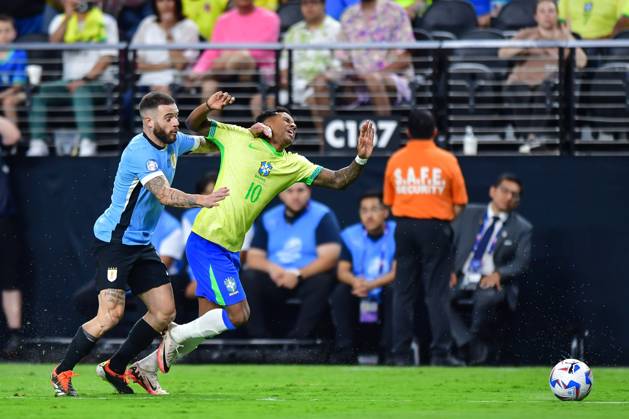 RECORD DATE NOT STATED Copa America USA 2024 Uruguay (4p) 0-0 (2p) Brazil - Quarter-final Nahitan Nandez (L) of Uruguay fights for the ball with Rodrygo (R) of Brazil during the CONMEBOL Copa America 2024 Quarter-final match between Uruguay and Brazil, at Allegiant Stadium, on July 06, 2024 in Las Vegas, Nevada, United States. LAS VEGAS NEVADA UNITED STATES Copyright: xIsaacxOrtizx 20240706211021_CA_QF_2024_URU_BRA_RODRYGO167