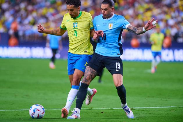 RECORD DATE NOT STATED Copa America USA 2024 Uruguay (4p) 0-0 (2p) Brazil - Quarter-final Marquinhos (R) of Brazil fights for the ball with Darwin Nunez (R) of Uruguay during the CONMEBOL Copa America 2024 Quarter-final match between Uruguay and Brazil, at Allegiant Stadium, on July 06, 2024 in Las Vegas, Nevada, United States. LAS VEGAS NEVADA UNITED STATES Copyright: xJONATHANxDUENASx 20240706211036_CA_QF_2024_URU_BRA_MARQUINHOS169