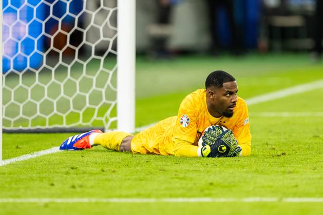 Portugal v France, UEFA EURO, EM, Europameisterschaft,Fussball 2024, Hamburg, Germany Hamburg, Germany. 05th, July 2024. Goalkeeper Mike Maignan (16) of France seen during the UEFA Euro 2024 quarter final match between Portugal and France at Volksparkstadion in Hamburg. Hamburg Germany Copyright: xGonzalesxPhoto FrederikkexJensenx
