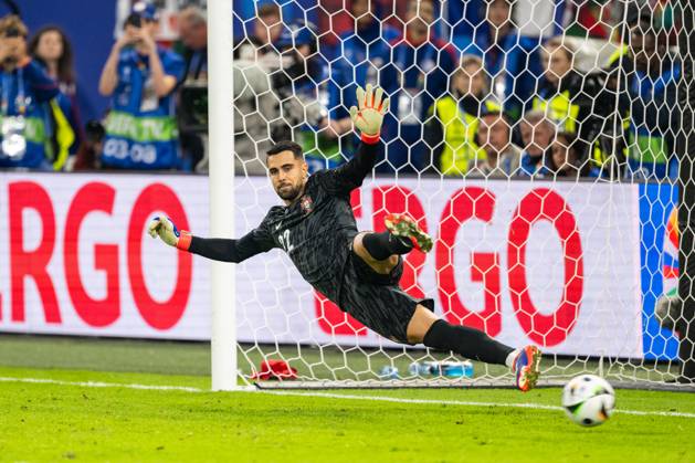 Portugal v France, UEFA EURO, EM, Europameisterschaft,Fussball 2024, Hamburg, Germany Hamburg, Germany. 05th, July 2024. Goalkeeper Diogo Costa (22) of Portugal seen during the penalty shoout ouf of the UEFA Euro 2024 quarter final match between Portugal and France at Volksparkstadion in Hamburg. Hamburg Germany Copyright: xGonzalesxPhoto FrederikkexJensenx