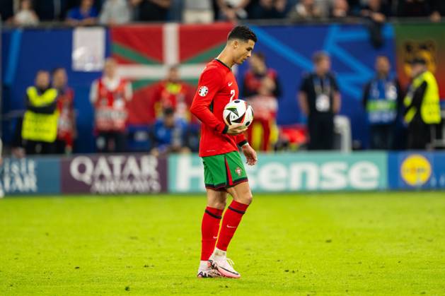 Portugal v France, UEFA EURO, EM, Europameisterschaft,Fussball 2024, Hamburg, Germany Hamburg, Germany. 05th, July 2024. Cristiano Ronaldo (7) of Portugal prepares for to execute a penalty during the penalty shoot out of the UEFA Euro 2024 quarter final match between Portugal and France at Volksparkstadion in Hamburg. Hamburg Germany Copyright: xGonzalesxPhoto FrederikkexJensenx