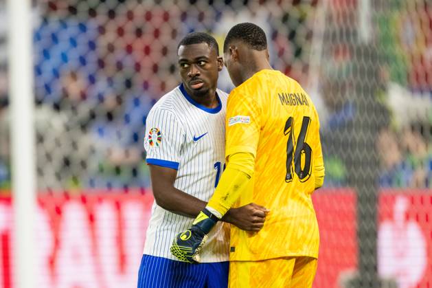 Portugal v France, UEFA EURO, EM, Europameisterschaft,Fussball 2024, Hamburg, Germany Hamburg, Germany. 05th, July 2024. Goalkeeper Mike Maignan (16) of France seen with Youssouf Fofana (19) during the UEFA Euro 2024 quarter final match between Portugal and France at Volksparkstadion in Hamburg. Hamburg Germany Copyright: xGonzalesxPhoto FrederikkexJensenx