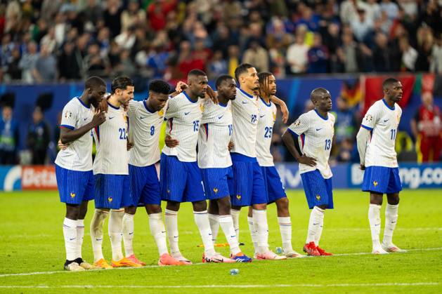 Portugal v France, UEFA EURO, EM, Europameisterschaft,Fussball 2024, Hamburg, Germany Hamburg, Germany. 05th, July 2024. The players from France seen side by side during the penalty shoot out of the UEFA Euro 2024 quarter final match between Portugal and France at Volksparkstadion in Hamburg. Hamburg Germany Copyright: xGonzalesxPhoto FrederikkexJensenx