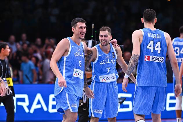 Croatia v Greece - FIBA Olympic Qualifying Tournament 2024 Final 7 Vasilis Toliopoulos, 5 Giannoulis Larentzakis, and 44 Dinos Mitoglou are celebrating the ticket to the Olympic Games, Olympische Spiele, Olympia, OS of Paris 2024 during the FIBA Olympic Qualifying Tournament 2024 Final match between Croatia and Greece at Peace & Friendship Stadium on July 7, 2024, in Piraeus, Greece. Piraeus Greece  Copyright: xStefanosxKyriazisx originalFilename:kyriazis-croatiav240707_npDcM