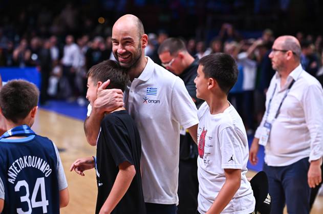 Croatia v Greece - FIBA Olympic Qualifying Tournament 2024 Final Head Coach Vassilis Spanoulis of Greece is celebrating the ticket to the Olympic Games, Olympische Spiele, Olympia, OS of Paris 2024 during the FIBA Olympic Qualifying Tournament 2024 Final match between Croatia and Greece at Peace & Friendship Stadium on July 7, 2024, in Piraeus, Greece. Piraeus Greece  Copyright: xStefanosxKyriazisx originalFilename:kyriazis-croatiav240707_npc7Y