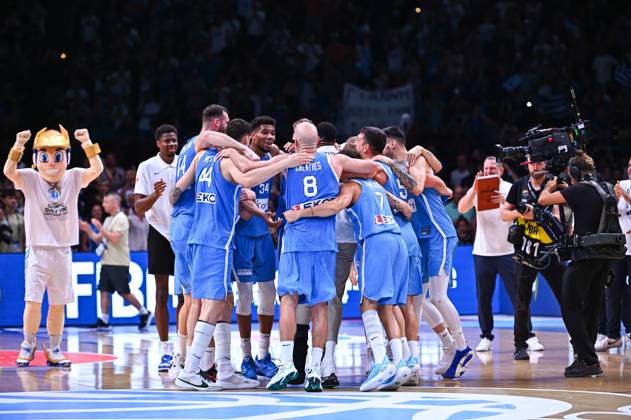 Croatia v Greece - FIBA Olympic Qualifying Tournament 2024 Final Players of Greece are celebrating the ticket to the Olympic Games, Olympische Spiele, Olympia, OS of Paris 2024 during the FIBA Olympic Qualifying Tournament 2024 Final match between Croatia and Greece at Peace & Friendship Stadium on July 7, 2024, in Piraeus, Greece. Piraeus Greece  Copyright: xStefanosxKyriazisx originalFilename:kyriazis-croatiav240707_npRRB