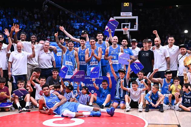 Croatia v Greece - FIBA Olympic Qualifying Tournament 2024 Final Players of Greece are celebrating the ticket to the Olympic Games, Olympische Spiele, Olympia, OS of Paris 2024 during the FIBA Olympic Qualifying Tournament 2024 Final match between Croatia and Greece at Peace & Friendship Stadium on July 7, 2024, in Piraeus, Greece. Piraeus Greece  Copyright: xStefanosxKyriazisx originalFilename:kyriazis-croatiav240707_npEcF