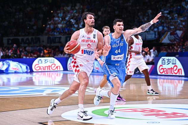 Croatia v Greece - FIBA Olympic Qualifying Tournament 2024 Final Dario Saric of Croatia is competing with Dinos Mitoglou of Greece during the FIBA Olympic Qualifying Tournament 2024 Final match between Croatia and Greece at Peace & Friendship Stadium on July 7, 2024, in Piraeus, Greece. Piraeus Greece  Copyright: xStefanosxKyriazisx originalFilename:kyriazis-croatiav240707_npelI