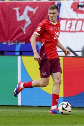 Michel Aebischer (Switzerland) controls the ball, UEFA EURO, EM, Europameisterschaft,Fussball 2024 - Quarter-final, England vs Switzerland, Arena Dusseldorf, July 6, 2024, Dusseldorf, Germany.