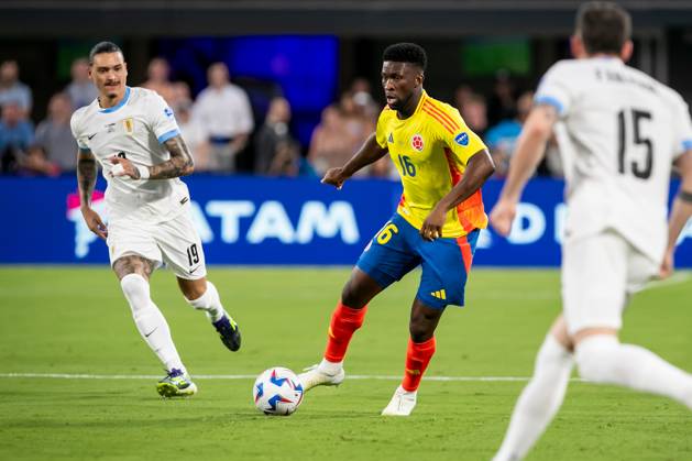 CHARLOTTE, NC - JULY 10: Colombia midfielder Jefferson Lerma (16) attempts to split the defense during the CONMEBOL Copa America semifinal between Uruguay and Colombia on Wednesday July 10, 2024 at Bank of America Stadium in Charlotte, NC. (Photo by Nick Tre. Smith Icon Sportswire) SOCCER: JUL 10 CONMEBOL Copa America - Semifinals - Uruguay vs Colombia EDITORIAL USE ONLY Icon2407100012