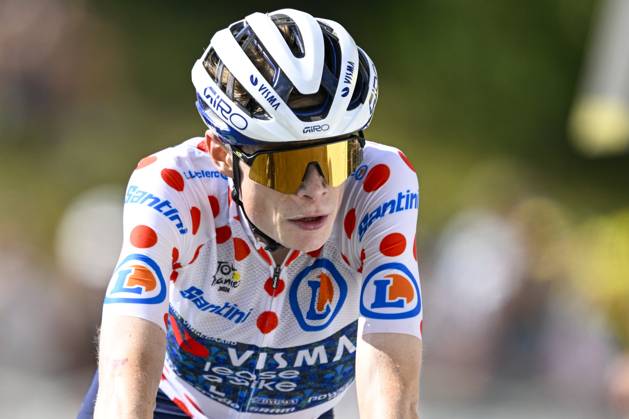 Tour de France 2024 - Stage 15 PLATEAU DE BEILLE, FRANCE - JULY 14 : Vingegaard Jonas (DEN) of Team Visma Lease a Bike at the finish line during stage 15 of the 111th edition of the Tour de France 2024 cycling race, a stage of 198 kms with start in Loudenvielle and finish in Plateau de Beille on July 14, 2024 in Plateau de Beille, France, 14 07 2024 Plateau de Beille France Copyright: xNicoxVereeckenx