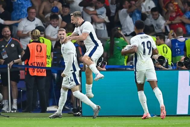 Football, Men, Season 2023 24, UEFA Euro EM 2024, Final in Berlin, Spain England, Cole Palmer England , Luke Shaw England and Ollie Watkins England goal celebration, cheering after the goal to 1 1 , 14 07 2024, Copyright: xSebastianxRäppold MatthiasxKochx