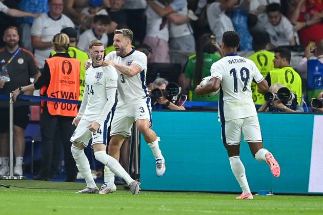 Football, Men, Season 2023 24, UEFA Euro EM 2024, Final in Berlin, Spain England, Cole Palmer England , Luke Shaw England and Ollie Watkins England goal celebration, cheering after the goal to 1 1 , 14 07 2024, Copyright: xSebastianxRäppold MatthiasxKochx
