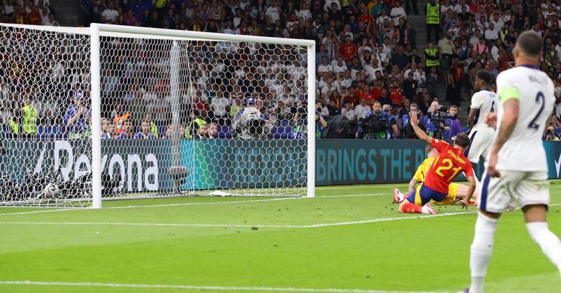 Spain England UEFA EURO 2024 Final Berlin, 14 07 2024, Olympiastadion, UEFA EURO 2024 Germany, Final, Spain ESP England ENG , In the picture Goal for Spain Mikel Oyarzabal 21, Spain scores to 2 1 ,