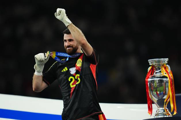 GER: Spain v England. UEFA EURO, EM, Europameisterschaft,Fussball 2024 Final Unai Simon of Spain celebrates the victory at full time during the UEFA Euro 2024 match between Spain and England, Final, played at Olympiastadion on July 14, 2024 in Berlin, Germany. kpng Copyright: xBaguxBlancox xPRESSINPHOTOx PS_240714_ESP_ENG_125
