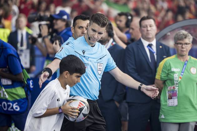 Spain v England, UEFA EURO, EM, Europameisterschaft,Fussball 2024 final, Berlin, Germany Berlin, Germany. 14th, July 2024. Referee Francois Letexier seen during the UEFA Euro 2024 final between Spain and England at Olympiastadion in Berlin. Berlin Germany Copyright: xGonzalesxPhoto LassexLagonix