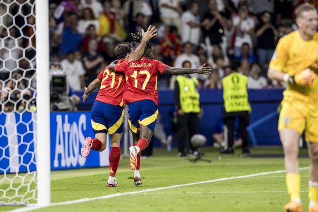 Spain v England, UEFA EURO, EM, Europameisterschaft,Fussball 2024 final, Berlin, Germany Berlin, Germany. 14th, July 2024. Mikel Oyarzabal (21) of Spain scores for winner for 2-1 during the UEFA Euro 2024 final between Spain and England at Olympiastadion in Berlin. Berlin Germany Copyright: xGonzalesxPhoto LassexLagonix