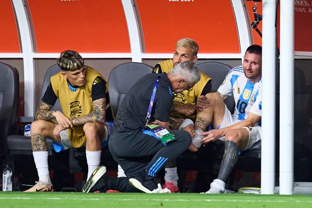 Football, Copa America, Final, Argentina - Colombia, Lionel Messi injured
