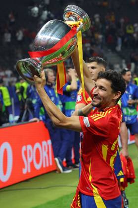 Spain England UEFA EURO 2024 Final Berlin, 14 07 2024, Olympiastadion, UEFA EURO 2024 Germany, Final, Spain England 2 1 0 0 , In the picture Jesus Navas 22, ESP with the European Championship trophy ,