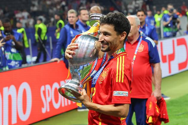 Spain England UEFA EURO 2024 Final Berlin, 14 07 2024, Olympiastadion, UEFA EURO 2024 Germany, Final, Spain England 2 1 0 0 , In the picture Jesus Navas 22, ESP with the European Championship trophy ,