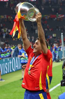 Spain England UEFA EURO 2024 Final Berlin, 14 07 2024, Olympiastadion, UEFA EURO 2024 Germany, Final, Spain England 2 1 0 0 , In the picture Mikel Oyarzabal 21, ESP with the European Championship trophy ,