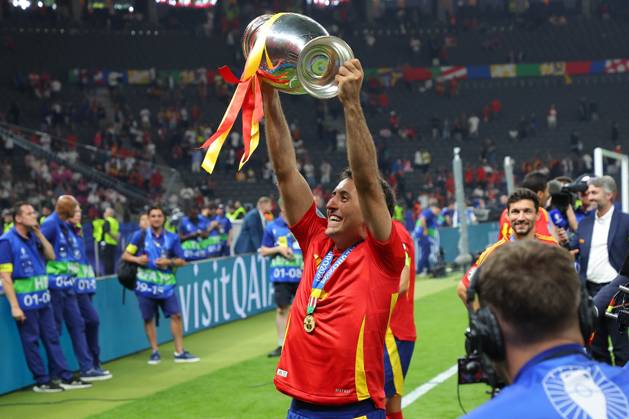 Spain England UEFA EURO 2024 Final Berlin, 14 07 2024, Olympiastadion, UEFA EURO 2024 Germany, Final, Spain England 2 1 0 0 , In the picture Mikel Oyarzabal 21, ESP with the European Championship trophy ,