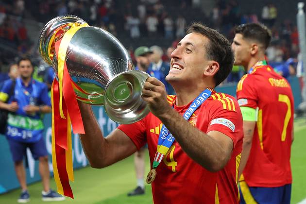 Spain England UEFA EURO 2024 Final Berlin, 14 07 2024, Olympiastadion, UEFA EURO 2024 Germany, Final, Spain England 2 1 0 0 , In the picture Mikel Oyarzabal 21, ESP with the European Championship trophy ,