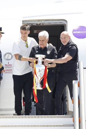 Euro 2024 Winner Spanish Team Arriving At Madrid Airport The captain of the Spanish national soccer team, Alvaro Morata, the president of the Royal Spanish Football Federation, Pedro Rocha, and the coach of the Spanish national soccer team, Luis de la Fuente, on their arrival at the airport, July 15, 2024, in Madrid, Spain. Photo by Antonio Gutiérrez Europa Press ABACAPRESS.COM Madrid Spain Copyright: xEuropaxPress ABACAx