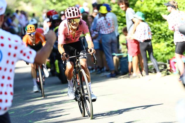 Sport Bilder des Tages Ecuadorian Richard Carapaz of EF Education-EasyPost pictured in action during stage 17 of the 2024 Tour de France cycling race, from Saint-Paul-Trois-Châteaux to Superdevoluy (177,8 km), in France, on Wednesday 17 July 2024. The 111th edition of the Tour de France starts on Saturday 29 June and will finish in Nice, France on 21 July. DAVIDxPINTENS x96590058x