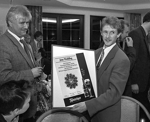 Jens Weißflug 10 01 1996,Oberwiesenthal, Markt, Thousands welcomed the exceptional ski jumper Jans Weißflog on the market after the victorious conclusion of the Four Hills Tournament, then celebrated in the Hotel 4 Jahreszeiten with prominent guests Including his wife Nicola and sons Daniel and Niklas