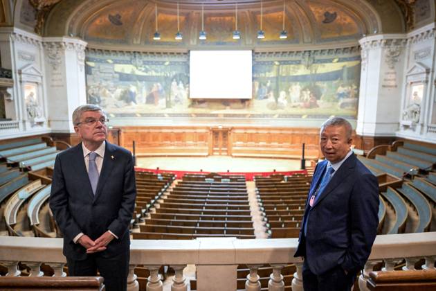(240720) -- PARIS, July 20, 2024 -- International Olympic Committee (IOC) President Thomas Bach (L) and IOC Vice President Ser Miang Ng visit the Sorbonne University in Paris, France, July 19, 2024. ( AFP Pool via Xinhua) (SP)FRANCE-PARIS-SORBONNE UNIVERSITY Olympic Games, Olympische Spiele, Olympia, OS IOC-BACH BertrandxGuay