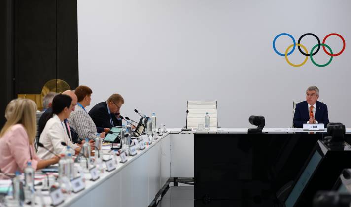 (240720) -- PARIS, July 20, 2024 -- International Olympic Committee (IOC) President Thomas Bach (R) delivers a speech during the IOC Executive Board meeting in Paris, July 20, 2024. ( Reuters Pool via Xinhua) (SP)FRANCE-PARIS Olympic Games, Olympische Spiele, Olympia, OS IOC-EXECUTIVE BOARD MEETING KaixPfaffenbach