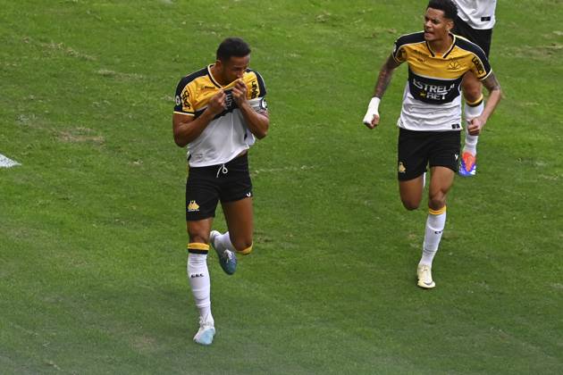 Flamengo e Criciúma campeonato Brasileiro BRASÍLIA, DF - 20.07.2024: FLAMENGO E CRICIÚMA CAMPEONATO BRASILEIRO - Photo, Cricuma goal, player Rodrigo shirt 3. This Saturday (20) Flamengo and Criciúma will compete in the 18th round of the Brazilian championship at the Mané Garrincha stadium in Brasília. (Photo: Ton Molina Fotoarena) x2577332x TonxMolina