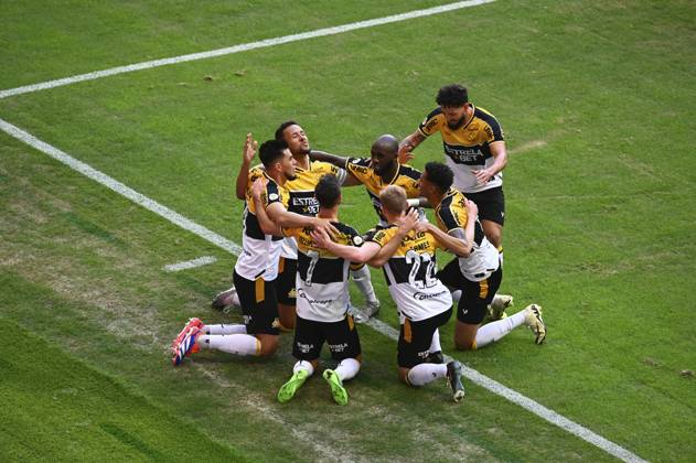 Flamengo e Criciúma campeonato Brasileiro BRASÍLIA, DF - 20.07.2024: FLAMENGO E CRICIÚMA CAMPEONATO BRASILEIRO - Photo, Cricuma goal, player Rodrigo shirt 3. This Saturday (20) Flamengo and Criciúma will compete in the 18th round of the Brazilian championship at the Mané Garrincha stadium in Brasília. (Photo: Ton Molina Fotoarena) x2577337x TonxMolina