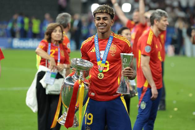 Berlin, Germany, 14th July 2024. Lamine Yamal of Spain poses with the Henri Delaunay Cup and his Young Player of the Tournament Award following the 2-1 victory in the UEFA European Championships final match at Olympiastadion, Berlin. Picture: Jonathan Moscrop Sportimage EDITORIAL USE ONLY. No use with unauthorised audio, video, data, fixture lists, club league logos or live services. Online in-match use limited to 120 images, no video emulation. No use in betting, games or single club league player publications. SPI-3226-0186