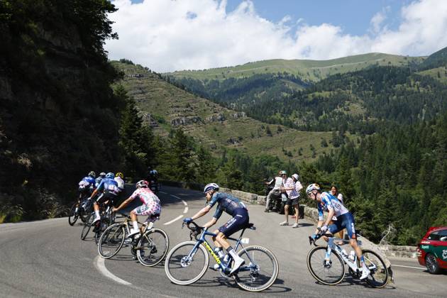 Tour de France 2024 - Stage 20 COL DE LA COUILLOLE, FRANCE - JULY 20 : Carapaz Richard (ECU) of EF Education - EasyPost, Kelderman Wilco (NED) of Team Visma Lease a Bike during stage 20 of the 111th edition of the Tour de France 2024 cycling race, a stage of 132,8 kms with start in Nice and finish in Col de la Couillole on July 20, 2024 in Col de la Couillole, France, 20 07 2024 Col de la Couillole France Copyright: xJanxDexMeuleneirx