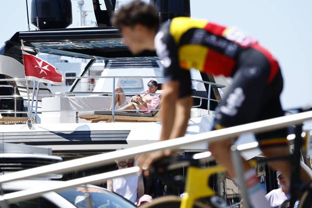 Tour de France 2024 - Stage 20 COL DE LA COUILLOLE, FRANCE - JULY 20 : De Lie Arnaud (BEL) of Lotto Dstny rides from the start podium in the harbour of Nice during stage 20 of the 111th edition of the Tour de France 2024 cycling race, a stage of 132,8 kms with start in Nice and finish in Col de la Couillole on July 20, 2024 in Col de la Couillole, France, 20 07 2024 Col de la Couillole France Copyright: xJanxDexMeuleneirx