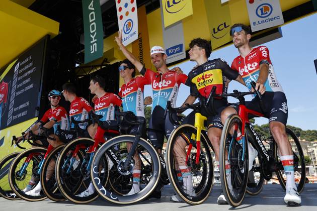 Tour de France 2024 - Stage 20 COL DE LA COUILLOLE, FRANCE - JULY 20 : Campenaerts Victor (BEL) of Lotto Dstny pictured during the start podium ceremony during stage 20 of the 111th edition of the Tour de France 2024 cycling race, a stage of 132,8 kms with start in Nice and finish in Col de la Couillole on July 20, 2024 in Col de la Couillole, France, 20 07 2024 Col de la Couillole France Copyright: xJanxDexMeuleneirx