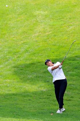 SYLVANIA, OH - JULY 21: LPGA, Golf Damen golfer Annie Park hits an iron shot on the 18th hole during the final round of the 2024 Dana Open on July 21, 2024, at Highland Meadows Golf Club in Sylvania, Ohio. (Photo by Brian Spurlock Icon Sportswire) GOLF: JUL 21 LPGA Dana Open EDITORIAL USE ONLY Icon240721112