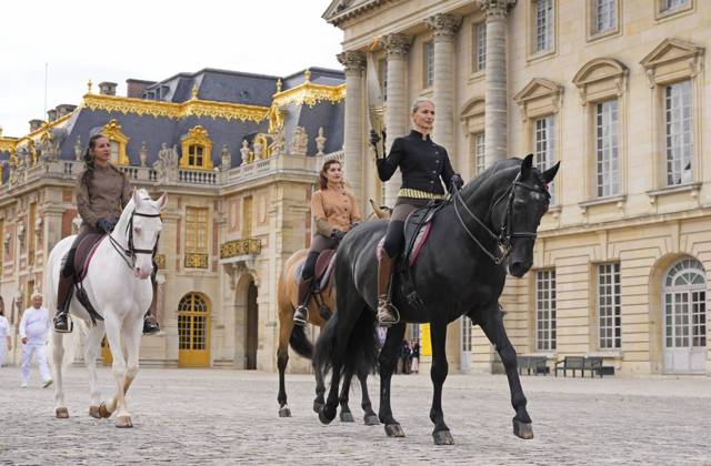 Paris 2024, Olympics, torch relay in Versailles