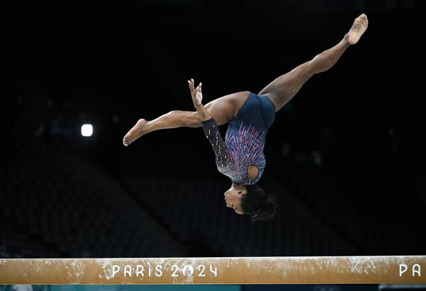 (240725) -- PARIS, July 25, 2024 -- Simone Biles of the United States takes part in an artistic gymnastics training session ahead of the Paris 2024 Olympic Games, Olympische Spiele, Olympia, OS in Paris, France, on July 25, 2024. Cheng Min) (PARIS2024)FRANCE-PARIS-ARTISTIC GYMNASTICS-TRAINING chengmin